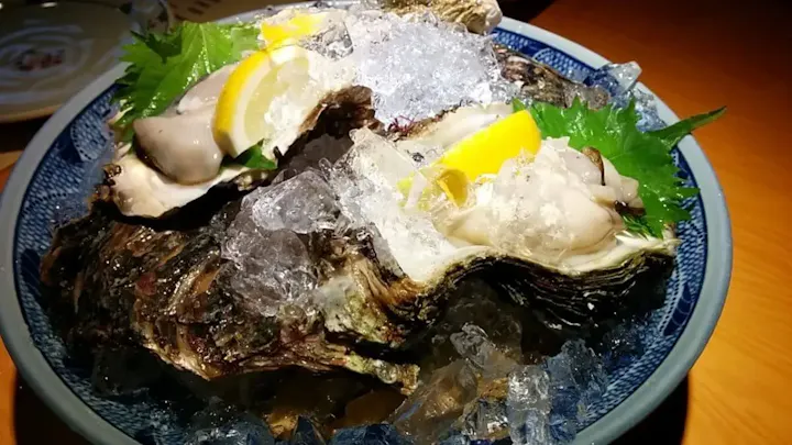 天然岩蠣などの海産物もおいしいです!