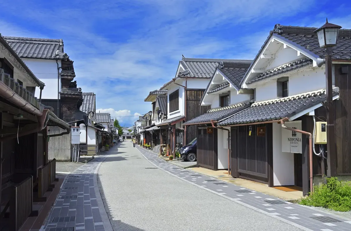 河原町妻入商家群