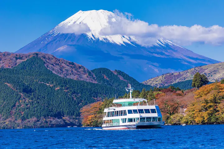 海賊船と異なるルートで移動ができる遊覧船
