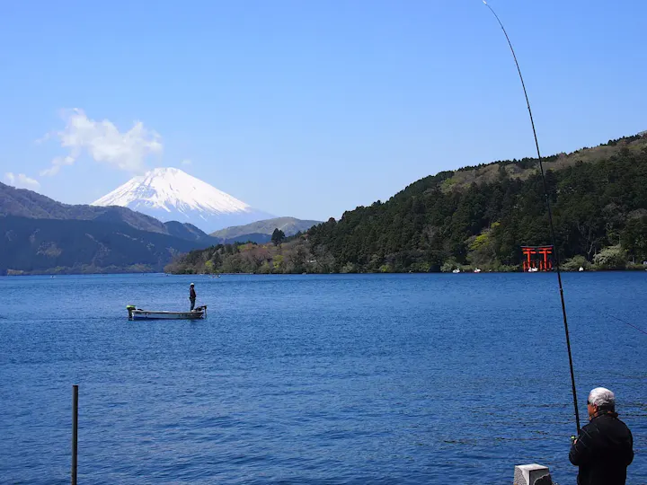 遊漁管理された湖での釣りが楽しめる