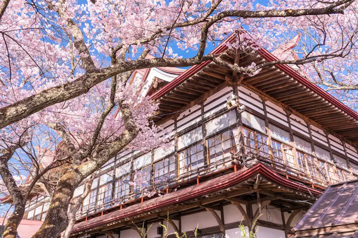 「高遠閣」で絶景と伝説を楽しむ