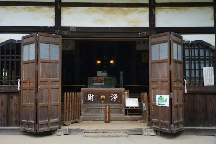 多くの仏像、彫刻を見られる茂林寺本堂!
