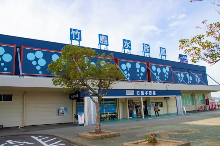 深海生物やアシカショーが見られる水族館!