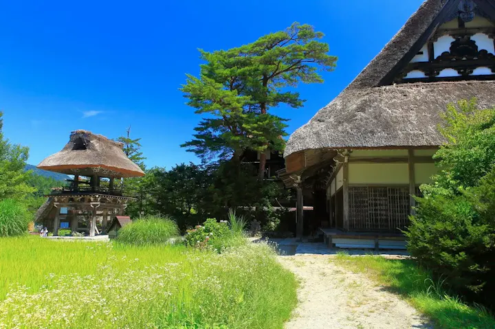 合掌造りの古寺