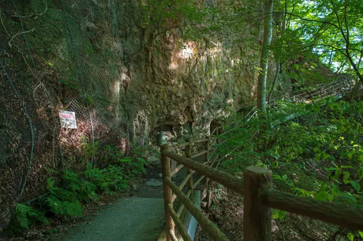 滝の絶景を堪能できる散策路！