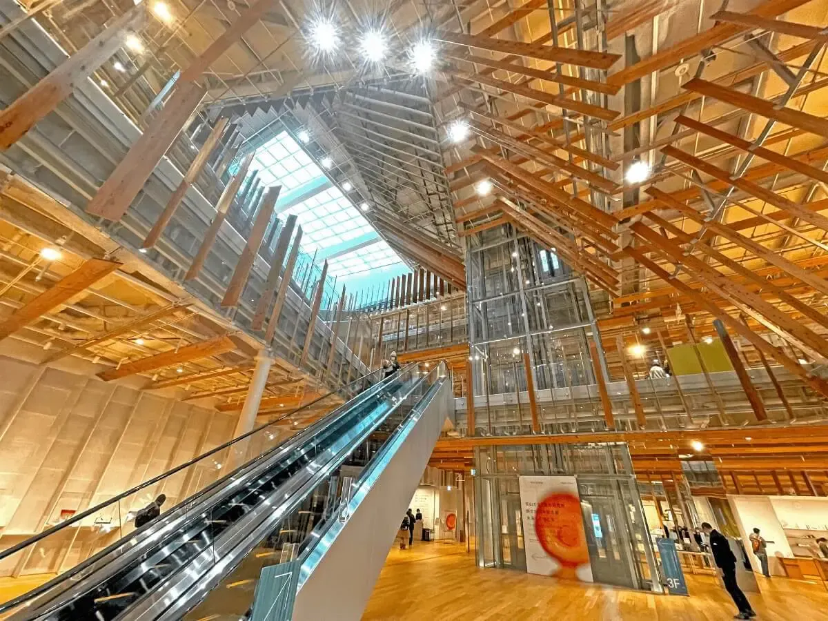 富山市ガラス美術館