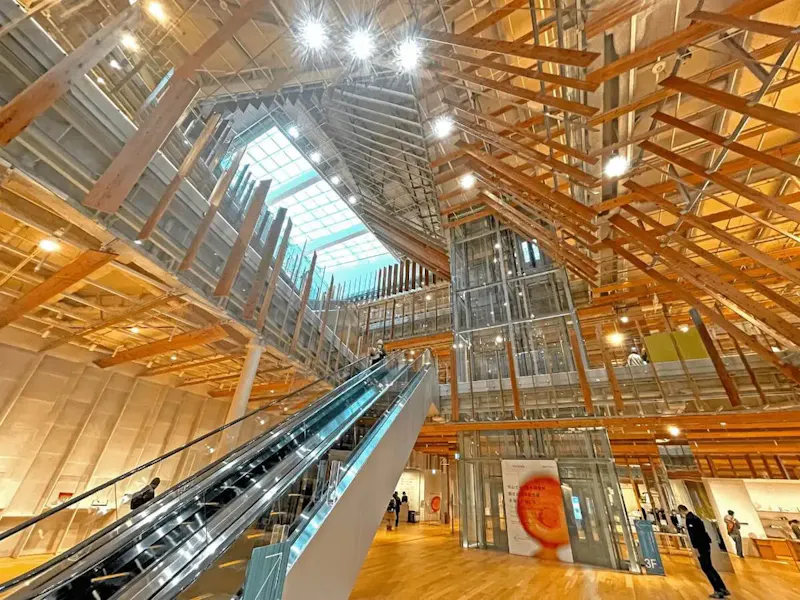 富山市ガラス美術館