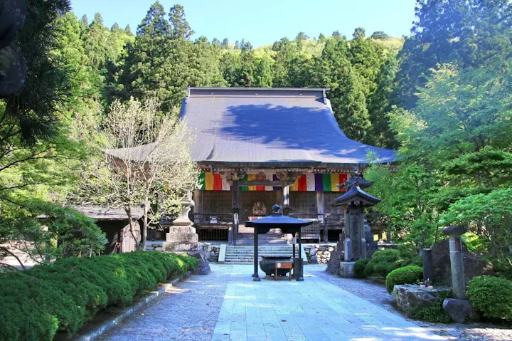 自然の美しさと精神性が融合した寺院！