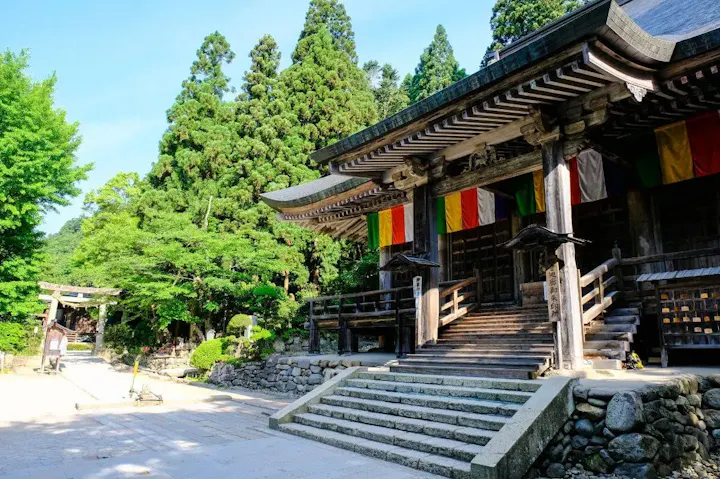 日本最古と言われるブナ材のお堂・根本中堂