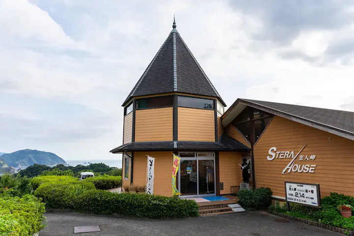 名物の絵馬などを販売しているステラハウス