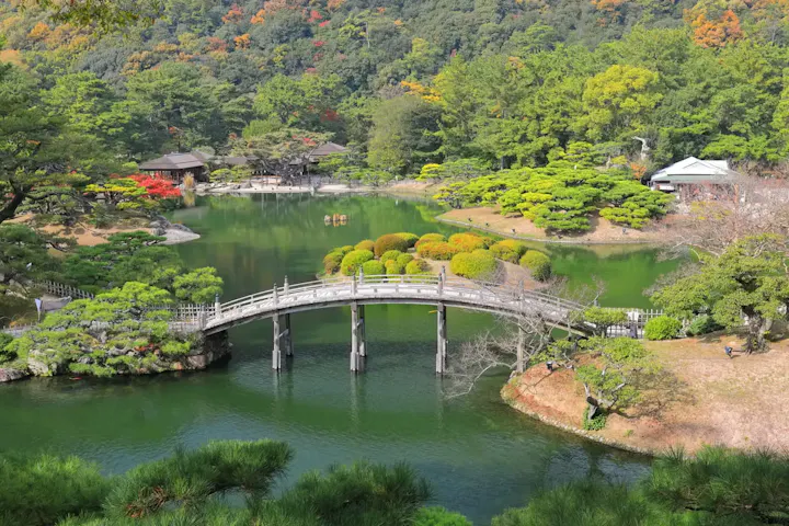 飛来峰-栗林公園の至宝