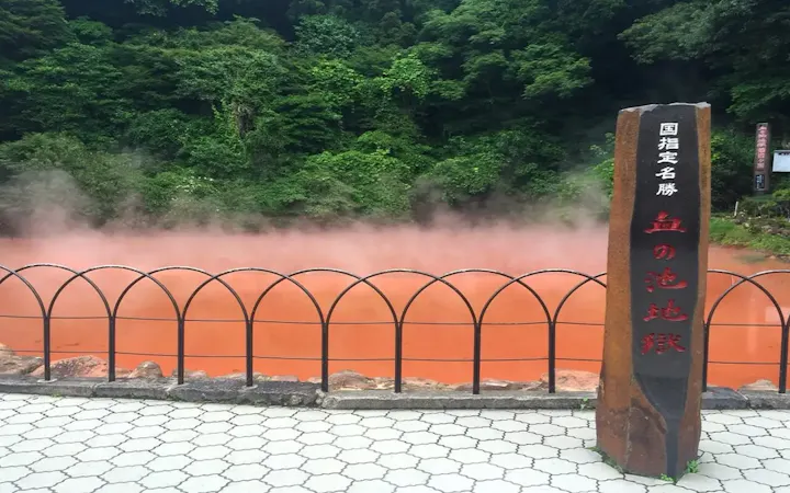 迫力の温泉地獄を巡る観光スポット！