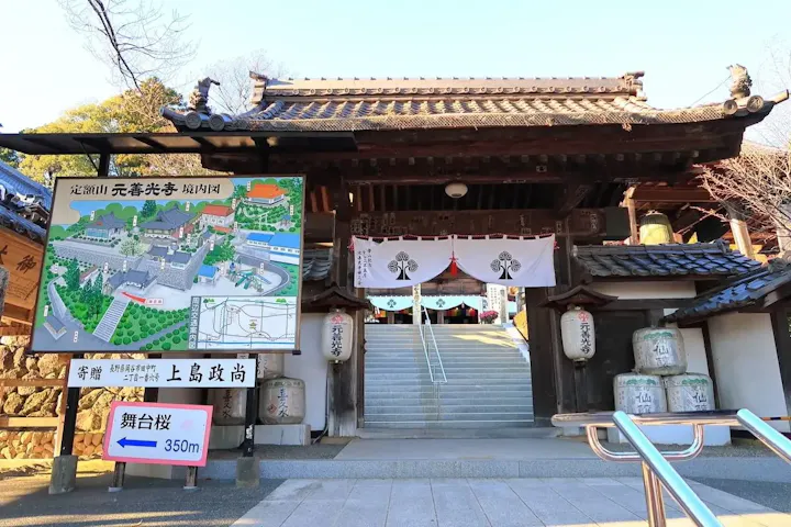 本堂でお戒壇巡りを楽しもう