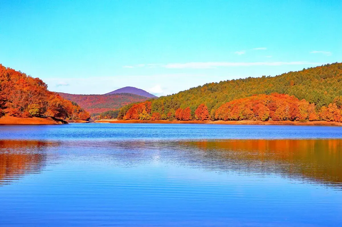 岩洞湖(写真 4)