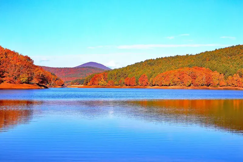 岩洞湖
