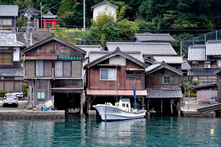 伊根浦舟屋群