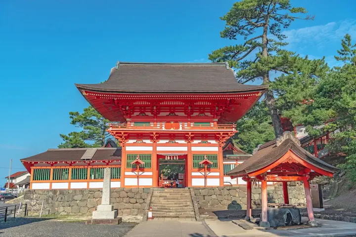 朱に彩られた優美な日御碕神社！