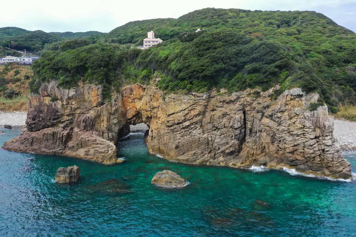 白山洞門