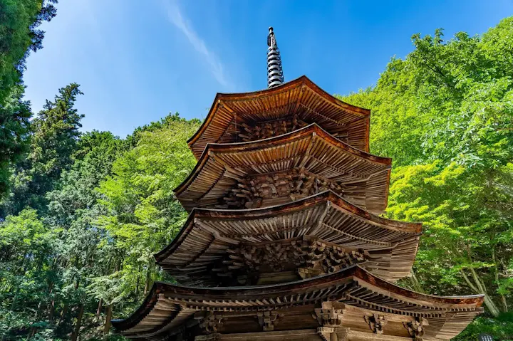 写真映えする温泉街で旅の思い出を撮影