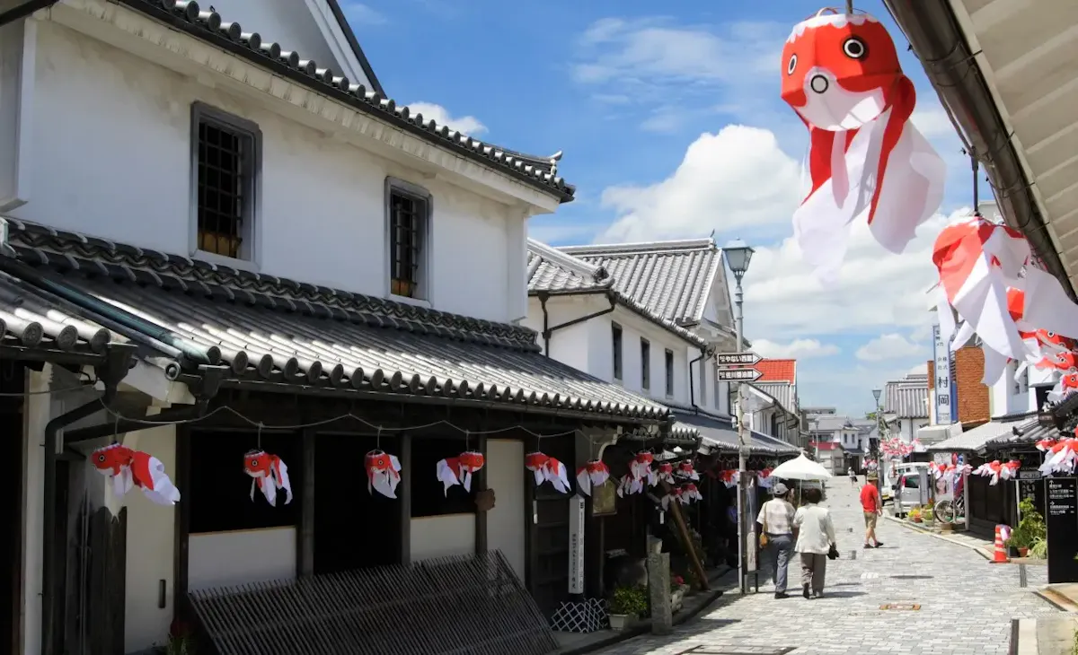 白壁の町並み(柳井市古市金屋地区伝統的建造物群保存地区)(写真 4)