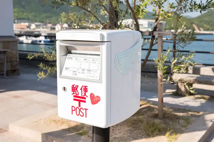 天使のポストに手紙を投函