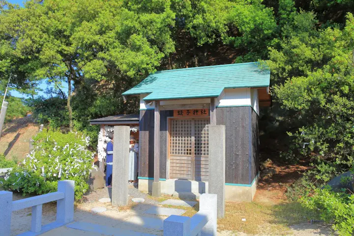 神社で恋みくじを引いてみる