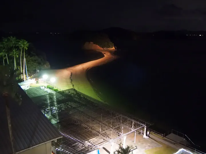 ライトアップされたエンジェルロードも見学