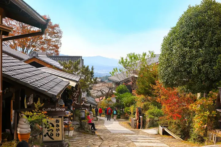 美しい紅葉と江戸の風情を楽しむ