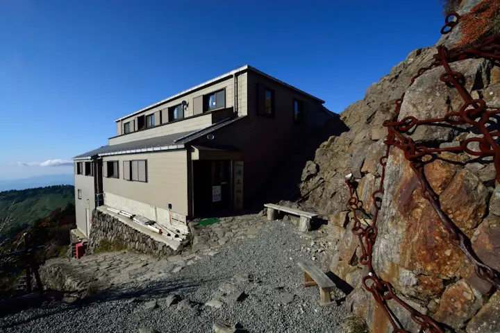 頂上山荘で宿泊しスローライフの登山を