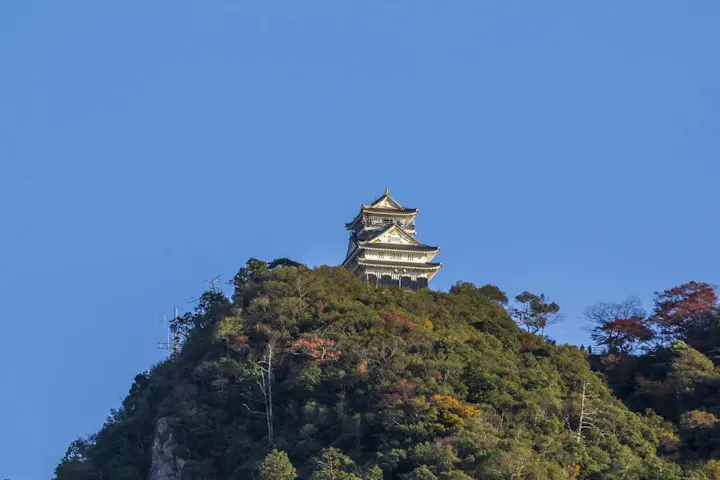 難攻不落の城まではロープウェーで約12分