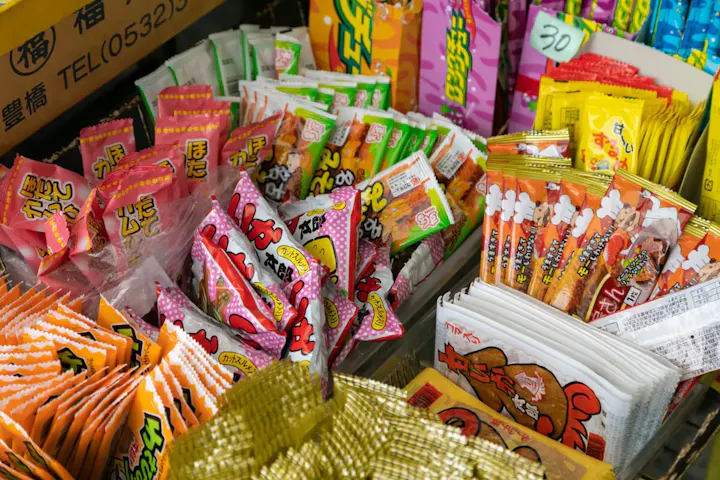 お菓子の叩き売りは必見