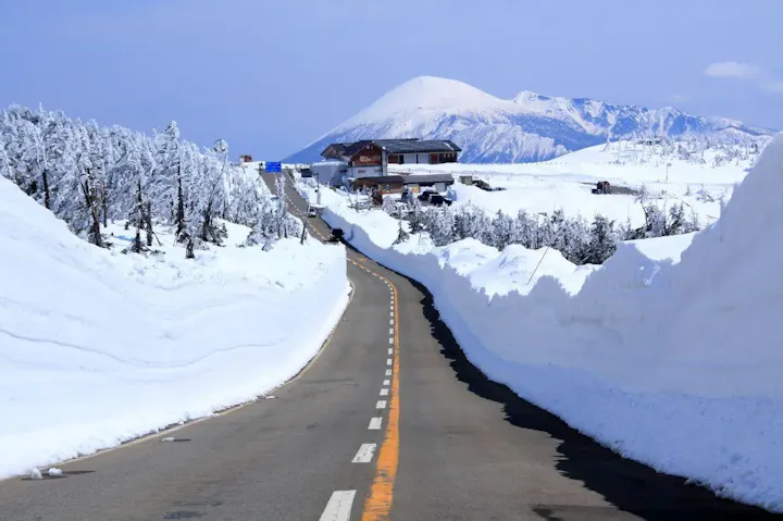 雄大な雪の回廊・八幡平アスピーテライン