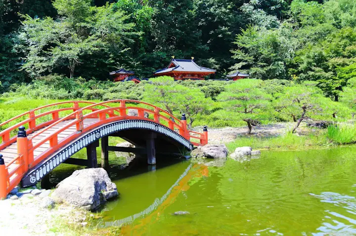 平安時代の風情が漂う美しい庭園！