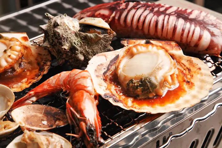 海鮮BBQを楽しむ