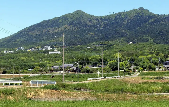 関東の富士山とも呼ばれる自然豊かな山