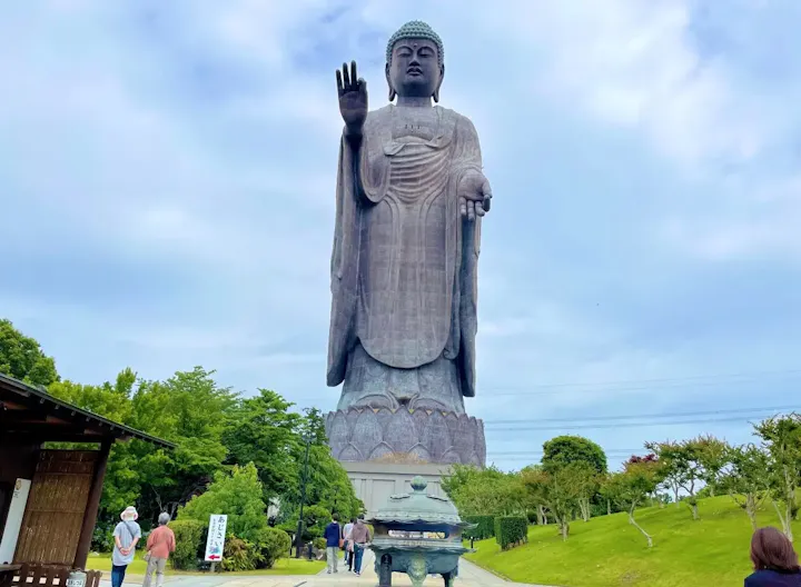 120mの高さを誇る牛久市のシンボル