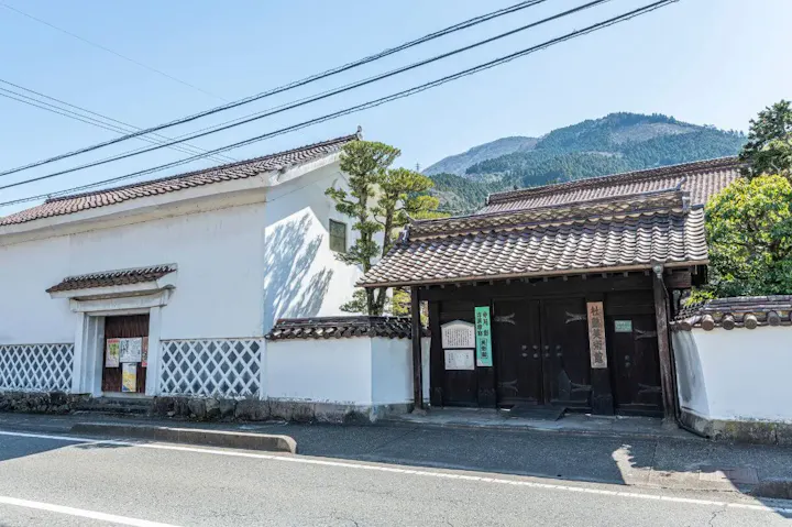 津和野藩の筆頭庄屋の屋敷を改装した美術館