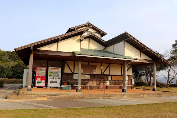 万葉の世界に触れられる自然豊かな公園！
