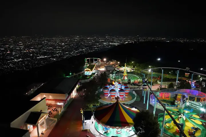 夏の夜を彩る！鮮やかなイルミネーション