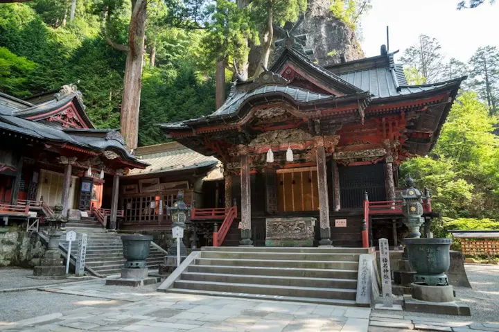 榛名山の中腹に位置するパワースポット神社