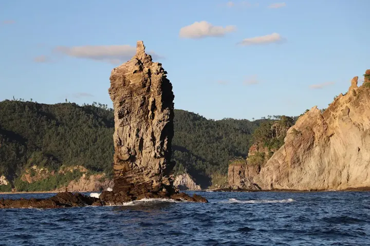 ローソクに火を灯したような小さな無人島！