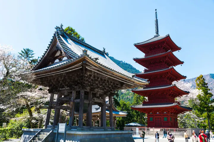 再建された美しい五重塔