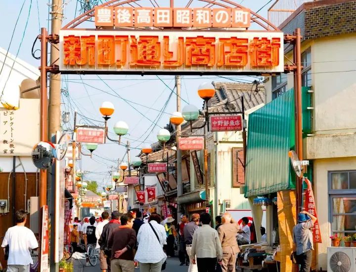 昭和時代の日本の町並みを再現した昭和の町