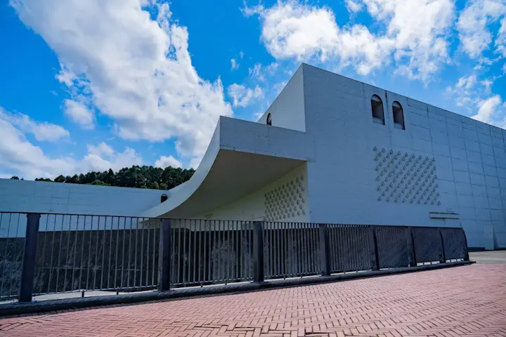 遺跡の発掘現場から着想を得た美術館建築