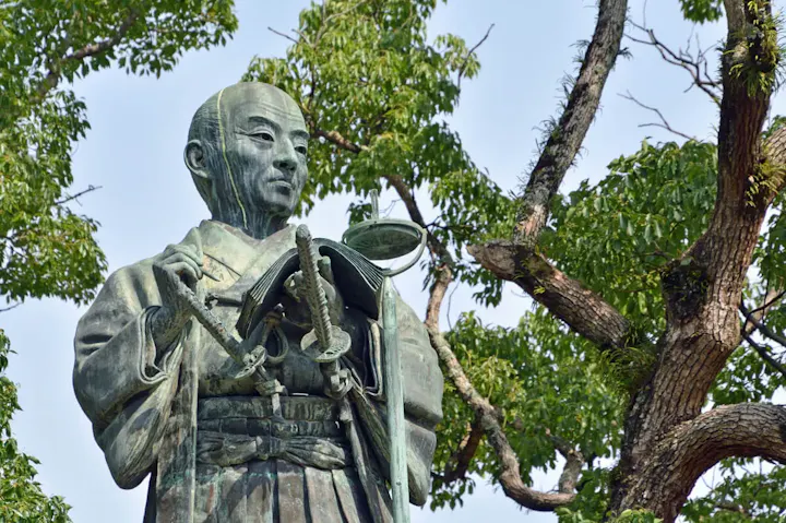 有名な歴史上の人物・伊能忠敬の像が見れる