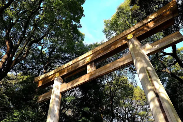 駅近くの日本を代表する神宮