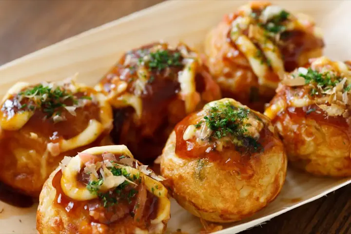 様々な大阪グルメを味わう