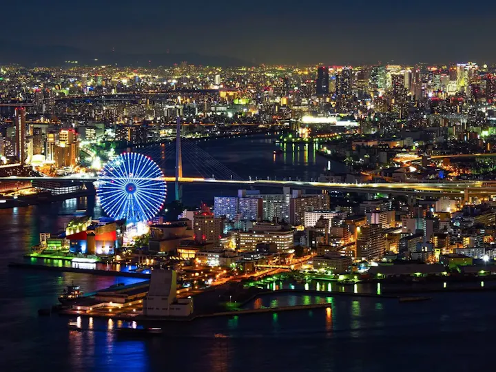 光り輝く大阪の街の夜景