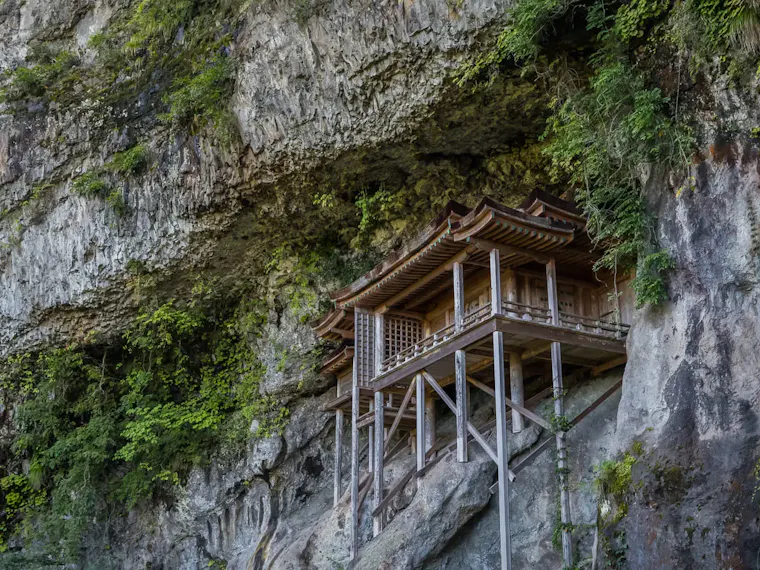 三佛寺投入堂
