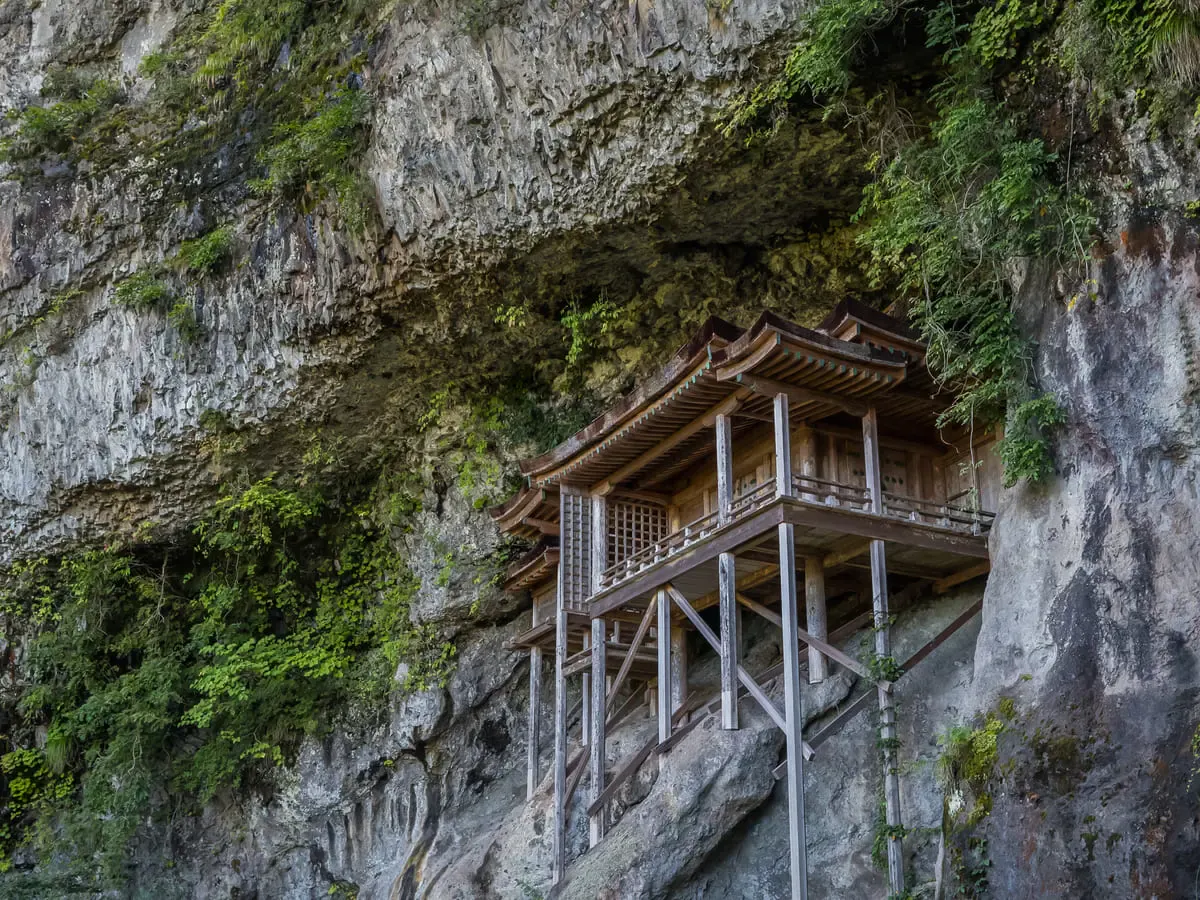 三佛寺投入堂